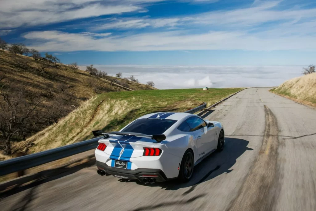 2025 Shelby GT350 Mustang 8 Motor16