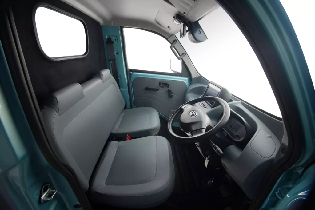 2025 Tata Ace Pro EV. Imagen interior