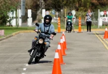 Si quieres sacarte el carnet de moto en 2025, esto es todo lo que debes saber: Precios, tipos…