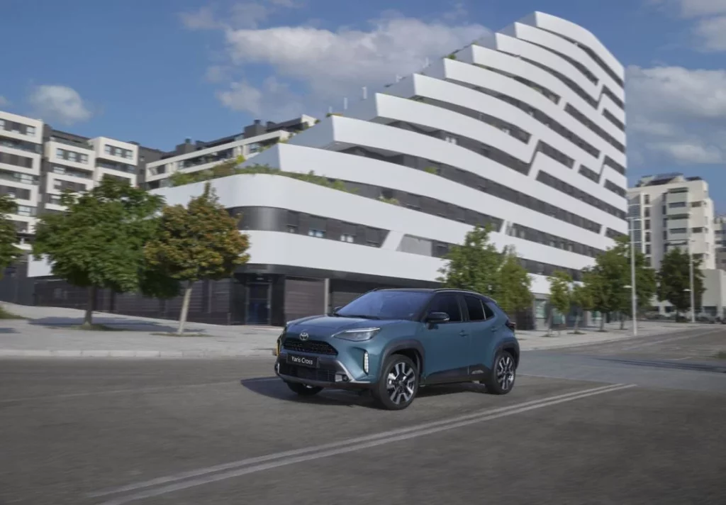 2025yariscross image 2 Motor16