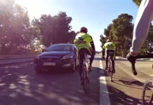 Adelantar a un ciclista con doble línea continua: La Guardia Civil de Tráfico te lo deja cristalino