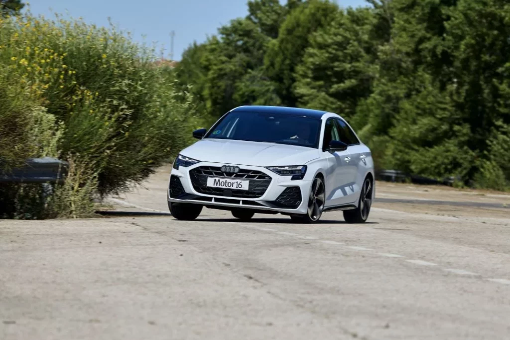 Audi A3 Sedan 35 TFSI S tronic Black Line 23 Motor16