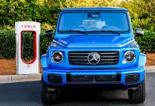 Mercedes también se enchufa a la red de Tesla