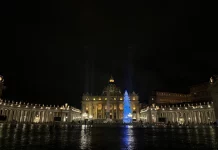 Un árbol de Navidad de 29 metros para el Papa y el viaje de un camión MAN para llevarlo al Vaticano