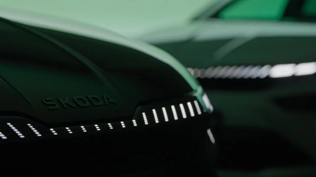 nuevo skoda enyaq teaser avance 2025 Motor16