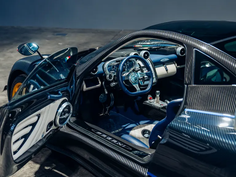 2011 Pagani Zonda Tricolore. RM Sotheby's. Imagen interior.