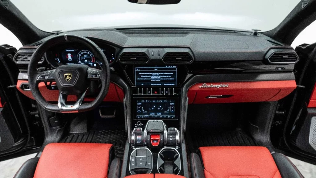 2022 Lamborghini Urus Apocalypse. Imagen interior.