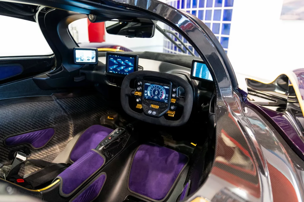 2024 Aston Martin Valkyrie Anemos. Imagen interior.