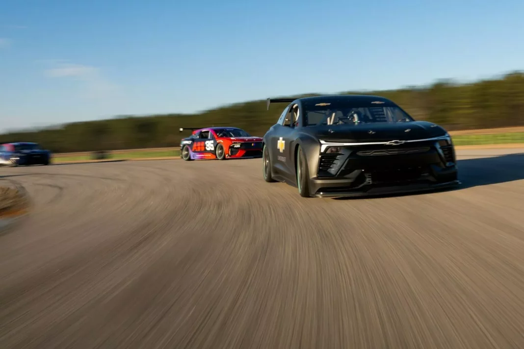 2025 Chevrolet Blazer EV.R NASCAR. Imagen portada.