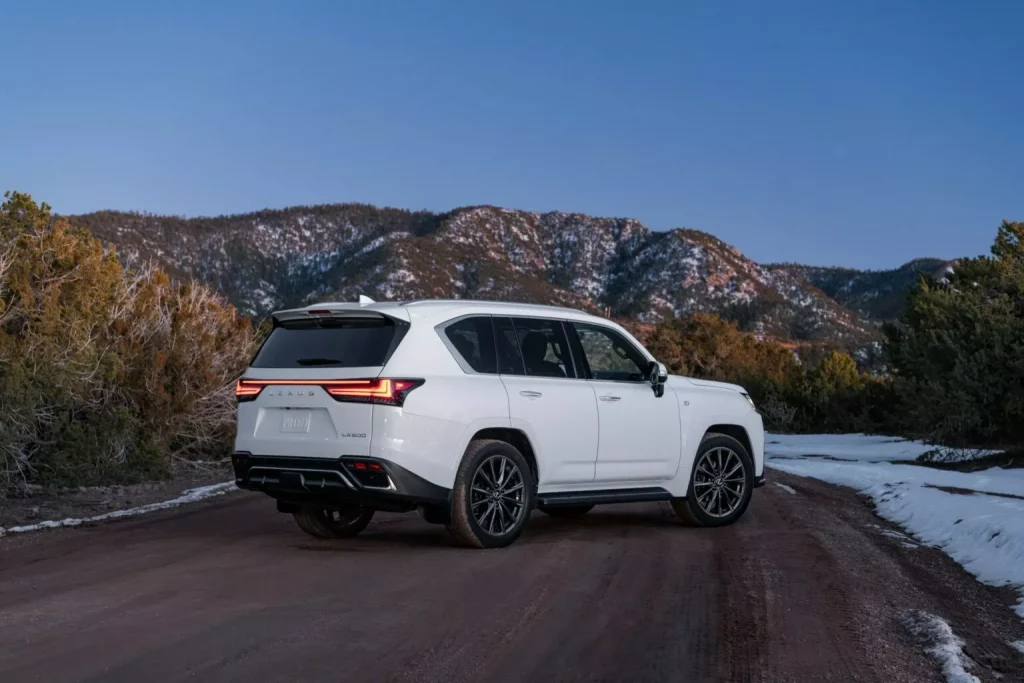 2025 Lexus LX. Imagen exterior.