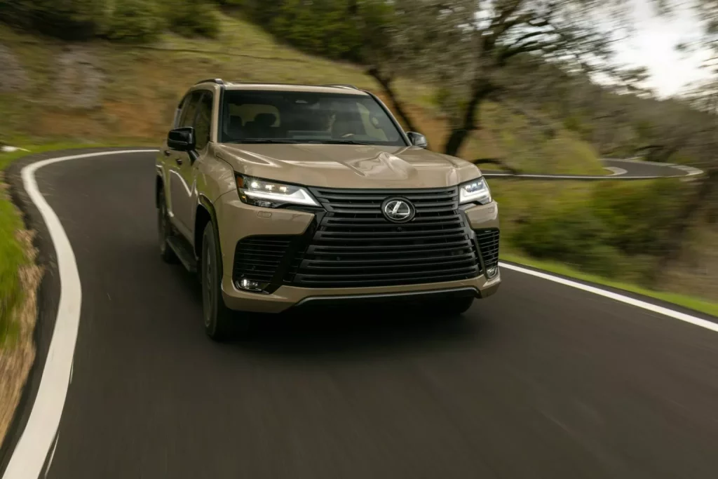 2025 Lexus LX 700h 29 Motor16