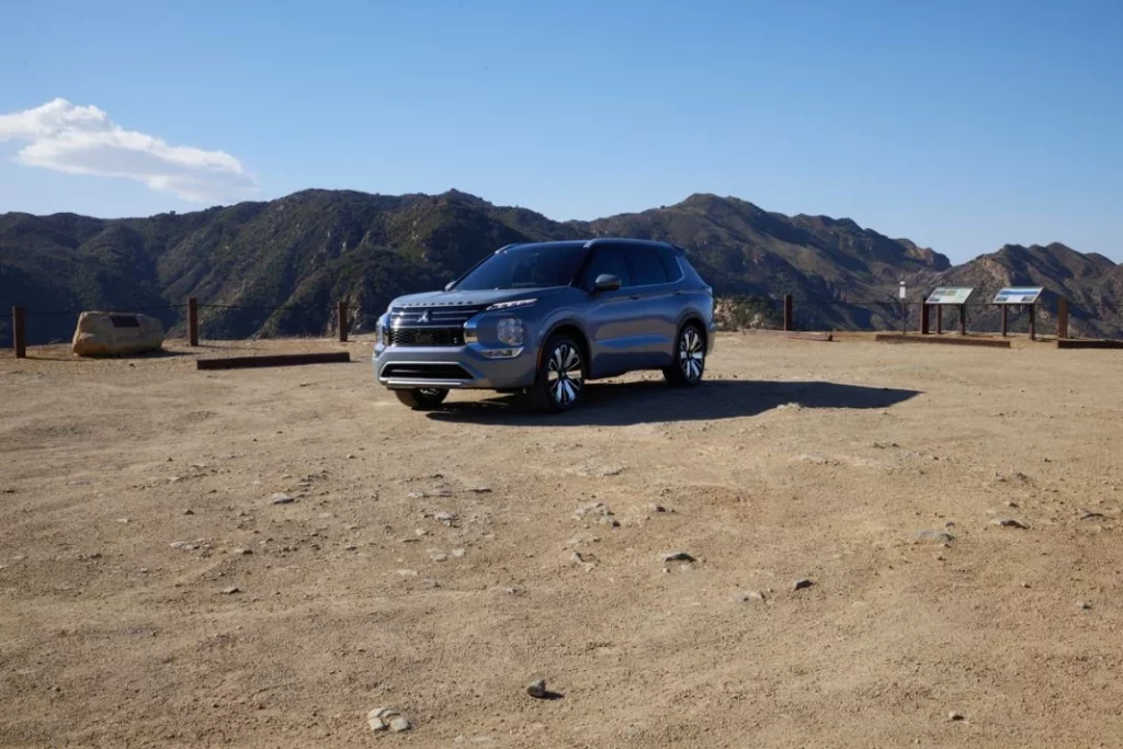 2025 Mitsubishi Outlander USA 10 Motor16