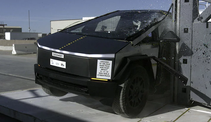 2025 Tesla Cybertruck. NHTSA. Imagen prueba.