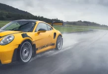 Para volar con tu Porsche 911 GT3 RS necesitas estos zapatos firmados por Michelin