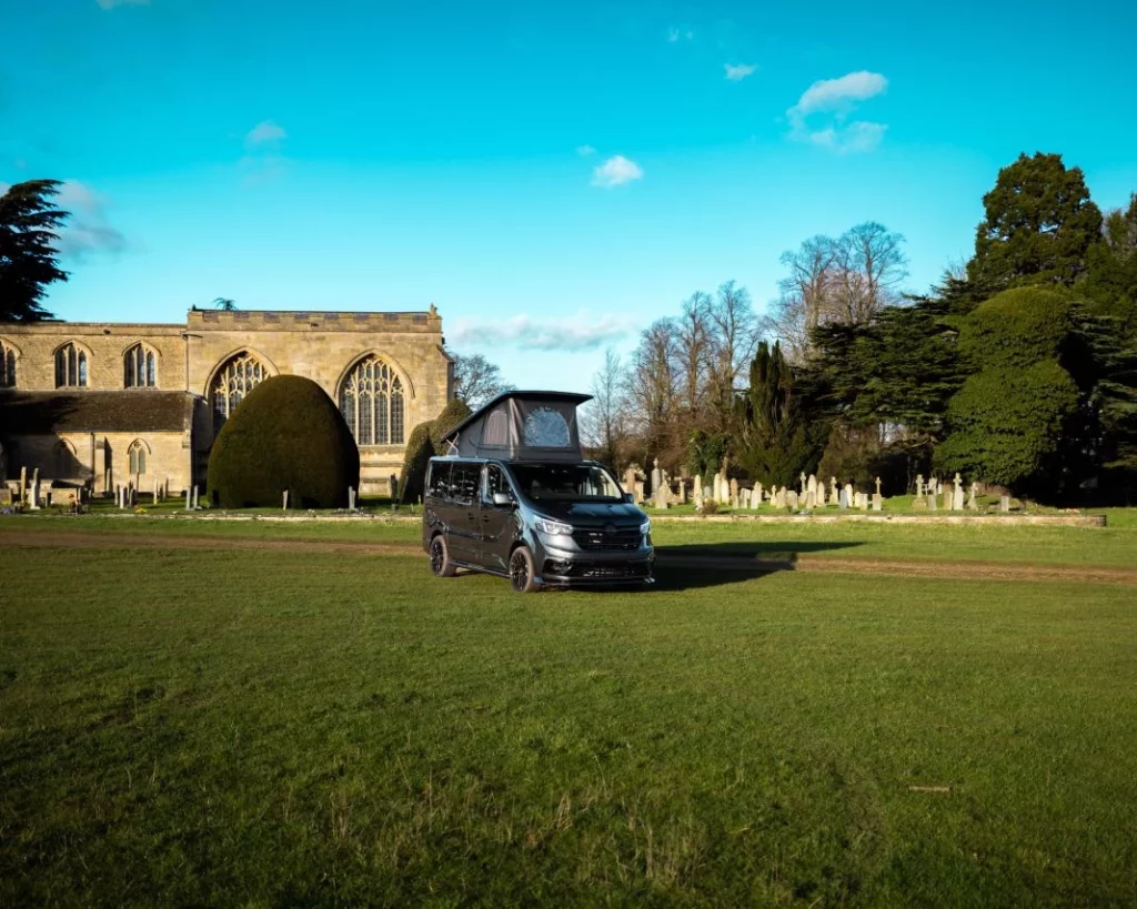 2025 Renault Trafic Escape Campers. Imagen.