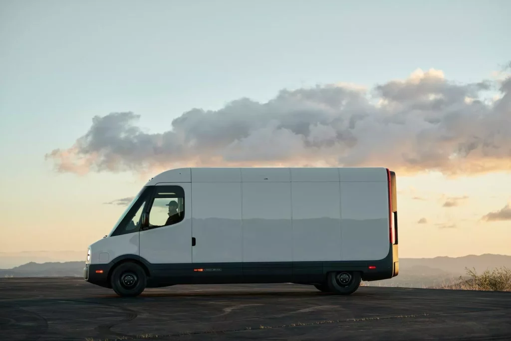 2025 Rivian Delivery. Amazon. Imagen lateral.