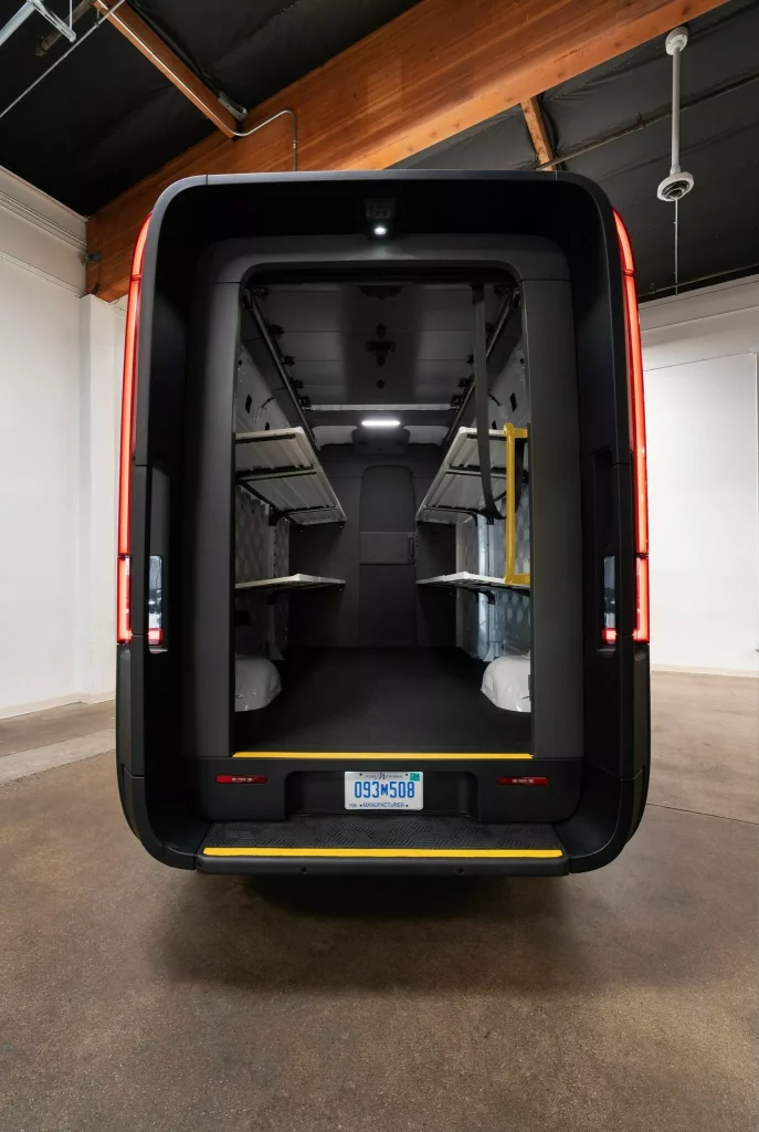 2025 Rivian Delivery. Amazon. Imagen zona de carga.