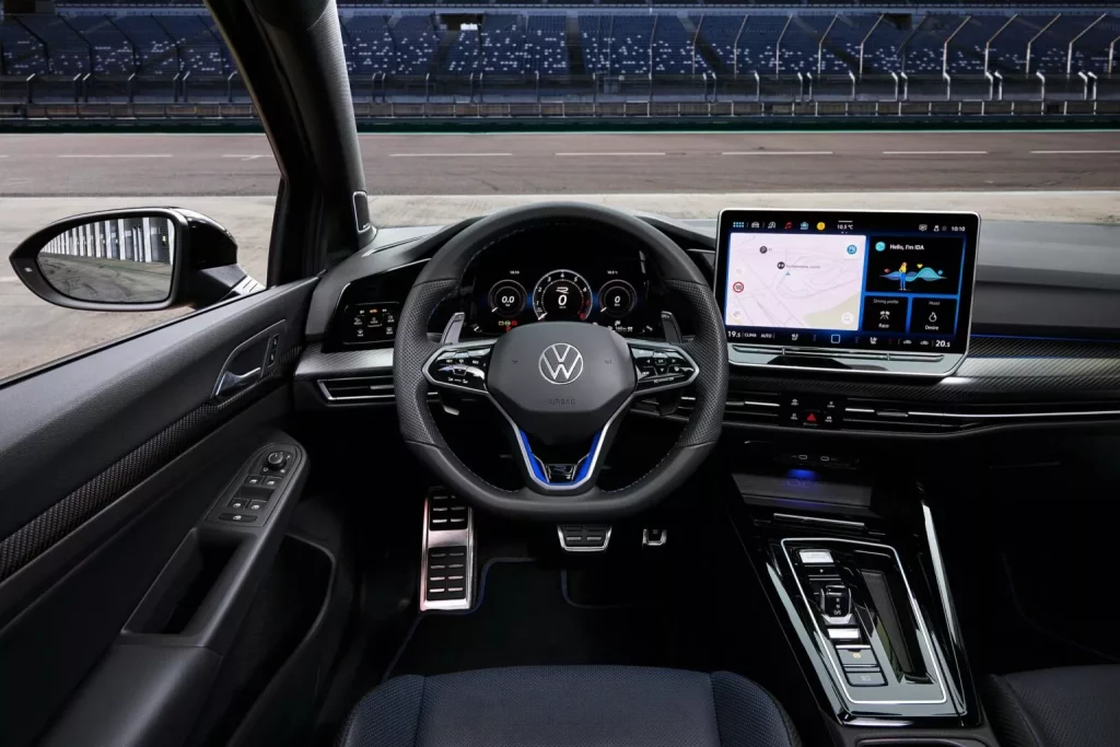 2025 Volkswagen Golf R. USA. Imagen interior.