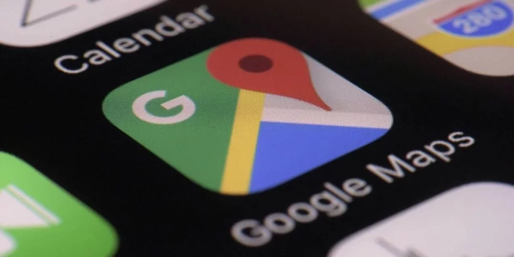 Asi se puede activar el modo oscuro de google maps en iPhone Motor16