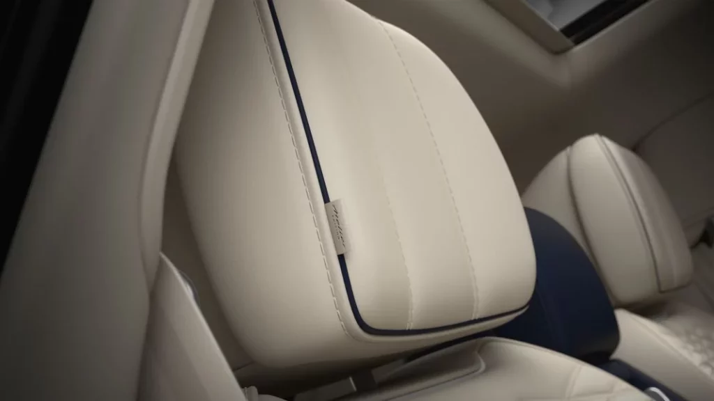 Bentayga Atelier Headrest logo 10 Motor16