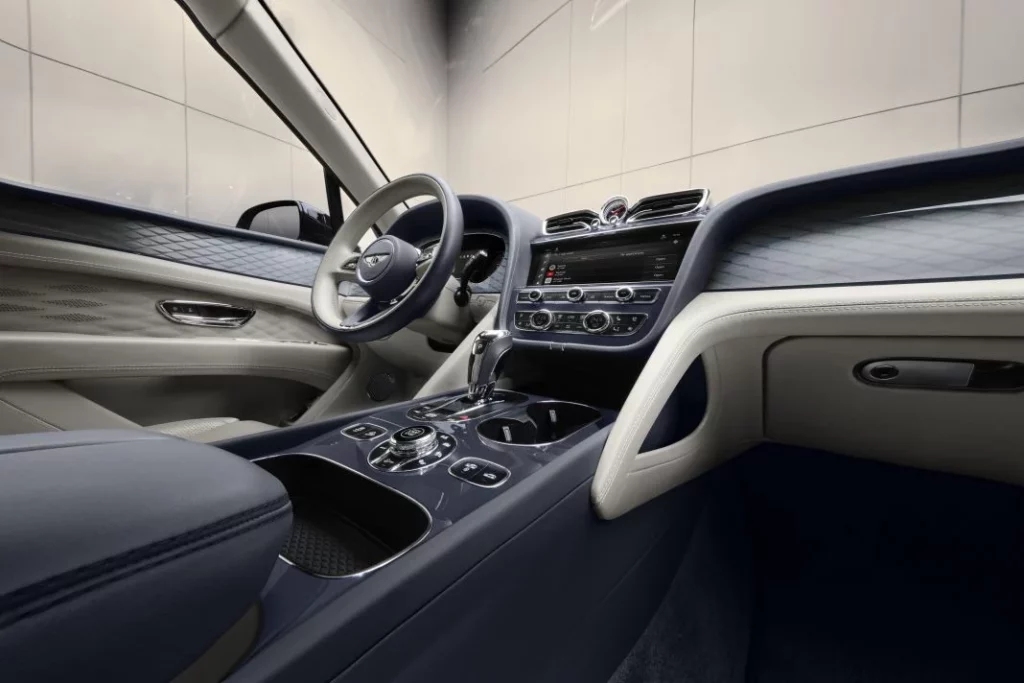 2025 Bentley Bentayga Atelier Edition. Imagen interior.