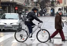 Ciclista: estas son las 20 normas que la DGT quiere que te grabes a fuego