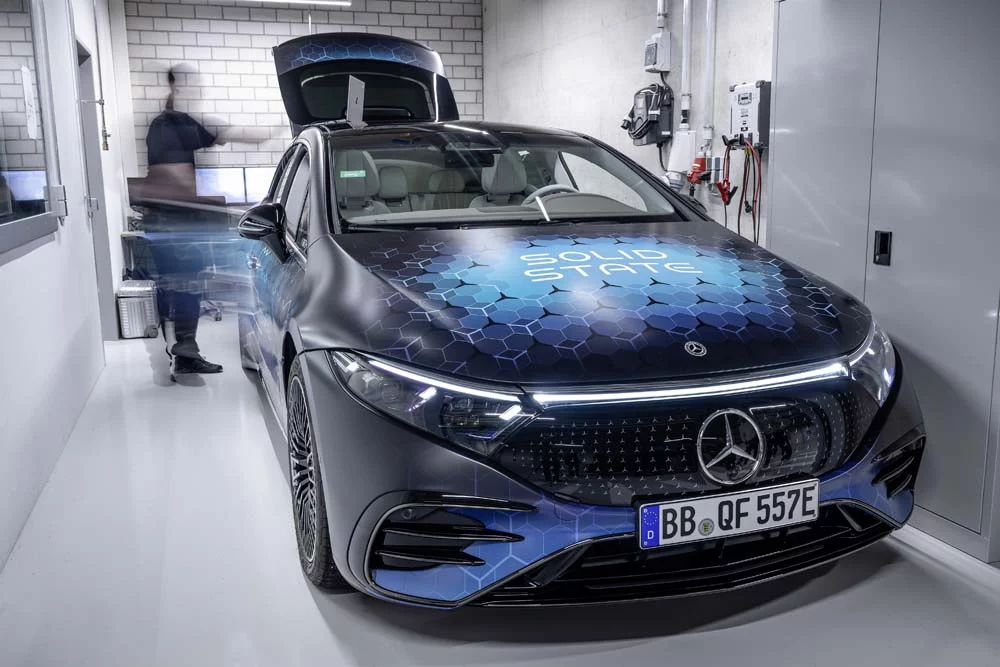 Mercedes ya prueba baterías de estado sólido en un EQS