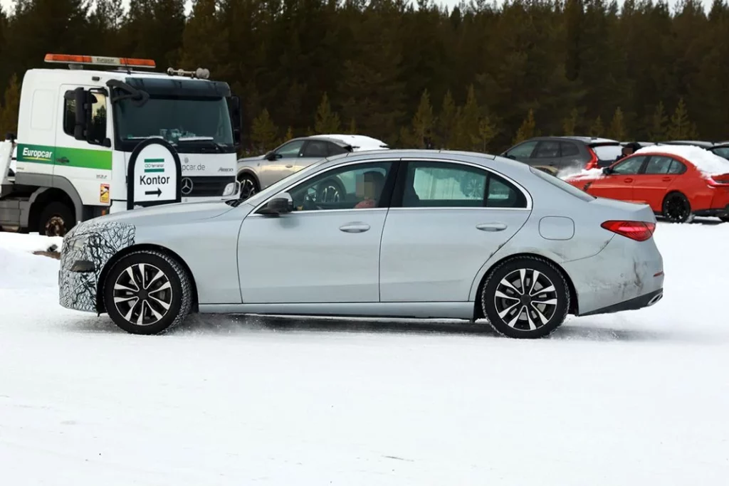 Mercedes Clase C restyling 2026 (21)