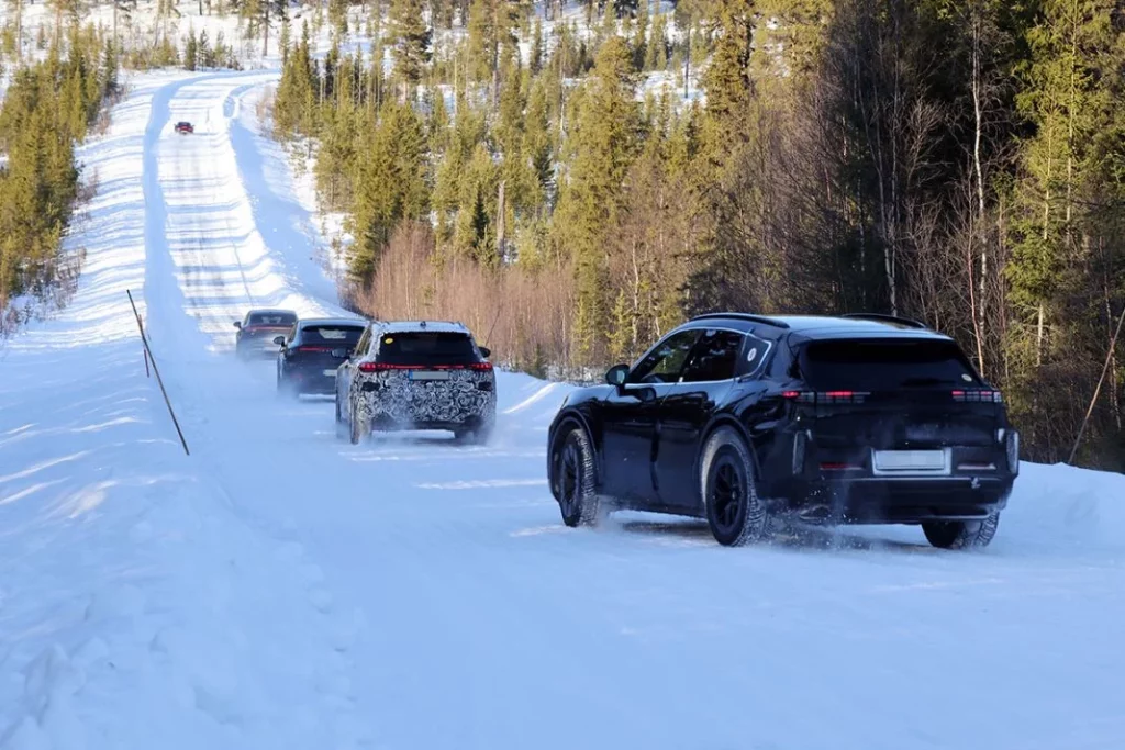 Porsche Macan Mule 17 Motor16