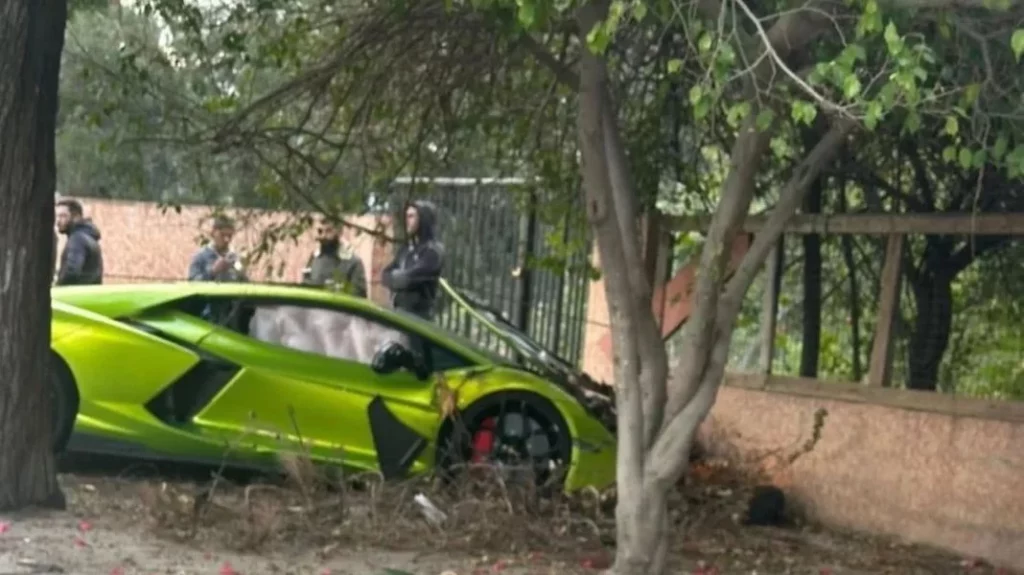 Así quedo el coche destruido por el mecánico