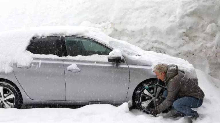 Este experto en 4×4 te dice como sacar tu coche atascado en la nieve: Haz todo lo que no harías