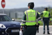 3 despistes de los que avisa la Guardia Civil de Tráfico y que te pueden costar 500 euros de multa