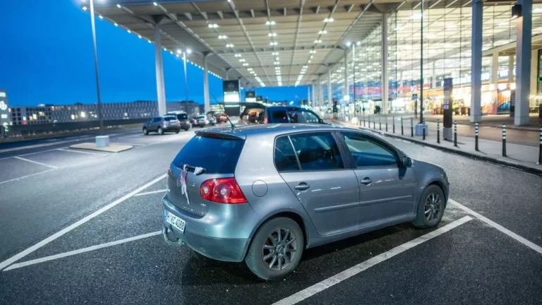 El ticket de parking que jamás querrías ver: cuesta 66 veces lo que el Golf al que se lo han puesto