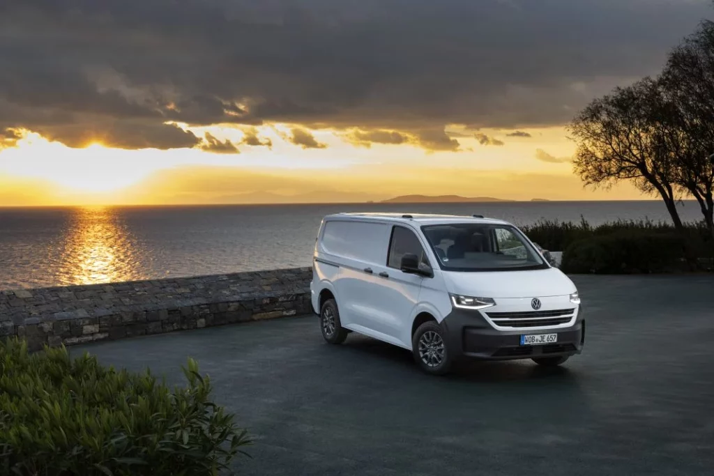 volkswagen transporter t7 blanco 9 Motor16