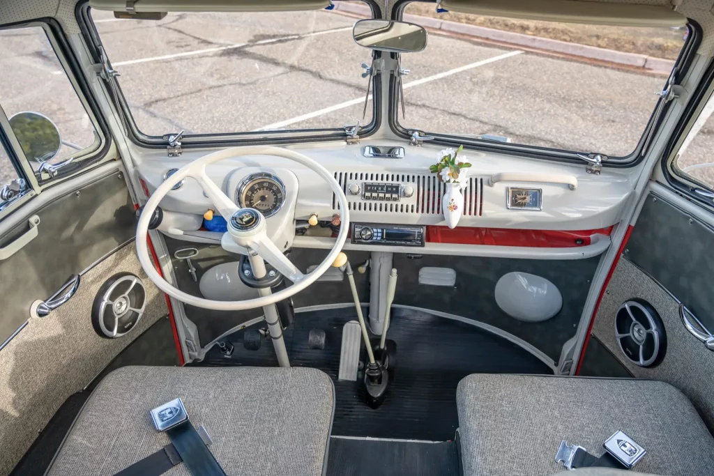 1965 Volkswagen Bus 21 ventanas. BaT. Imagen interior.