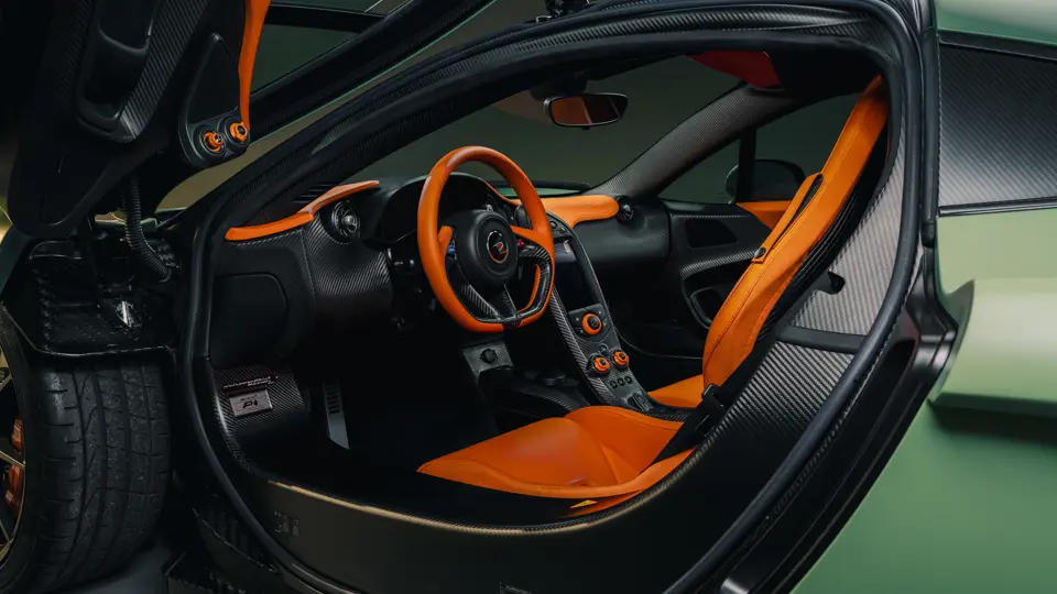 2013 McLaren P1 Matte Green. Imagen interior.