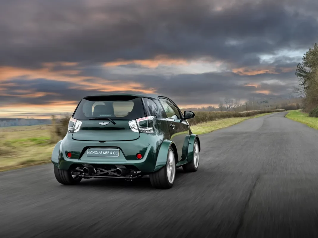 2018 Aston Martin Cygnet V8. Imagen portada.