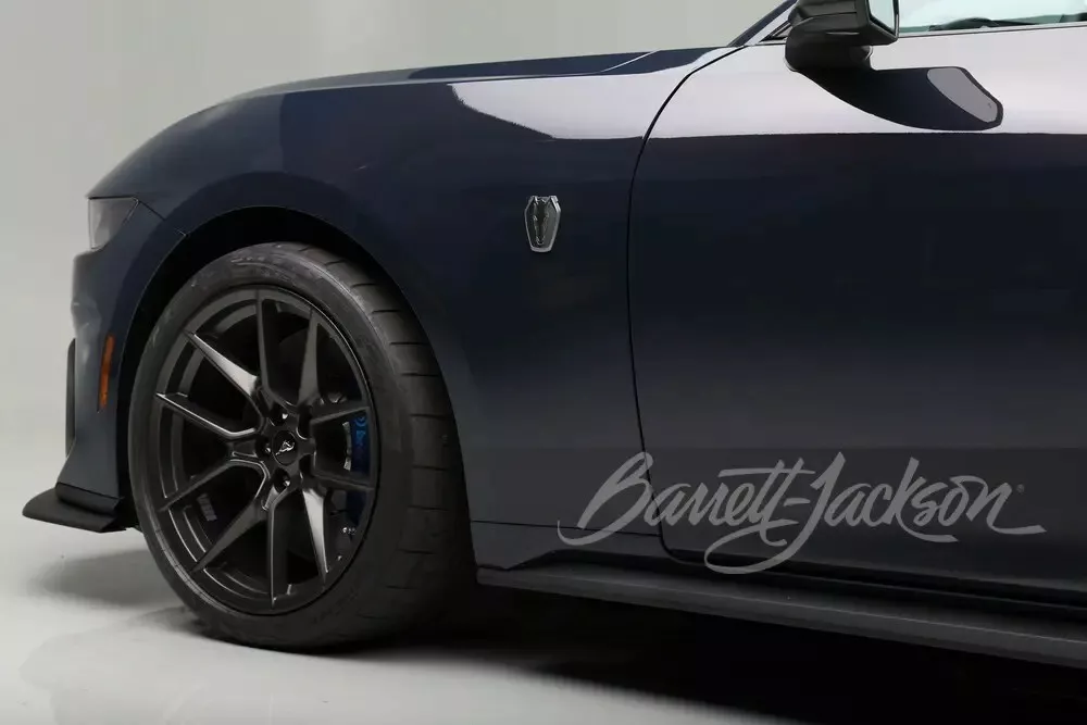 2024 Ford Mustang Dark Horse #001. Imagen detalle.