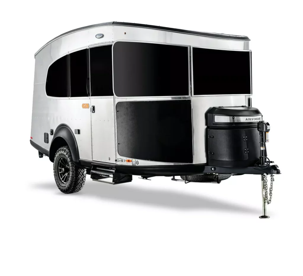 2025 Airstream Basecamp 20Xe. Imagen estudio.