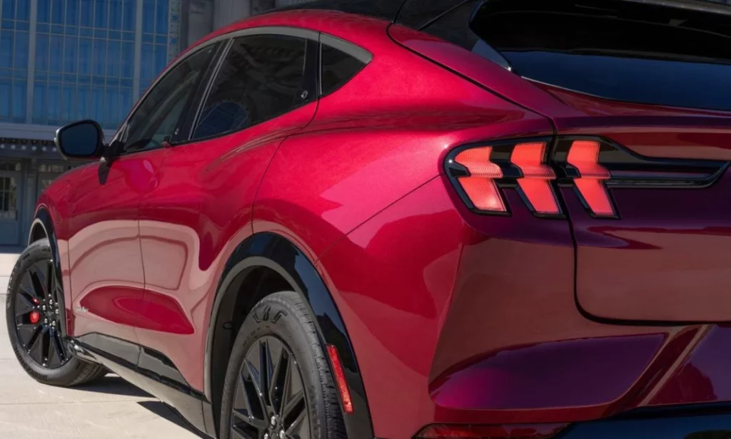 2025 Ford Mustang Mach-E. Detalle puerta. Imagen.