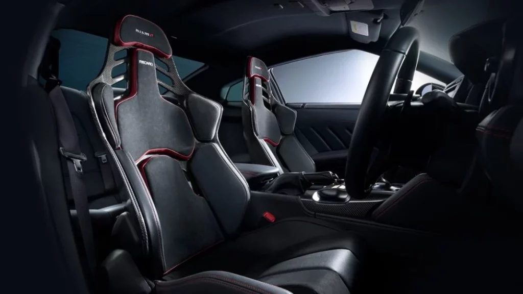 2025 Nissan GT-R R35. Imagen interior.