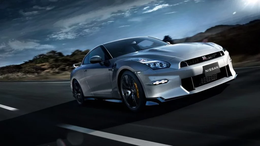 2025 Nissan GT-R R35. Imagen delantera.