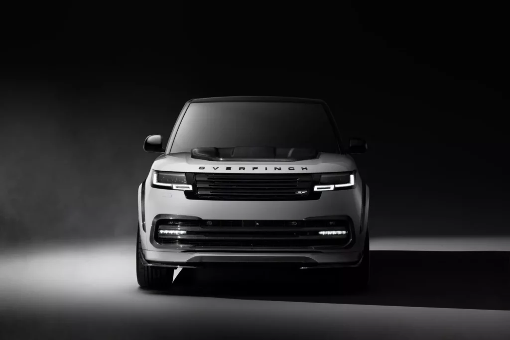 2025 Range Rover. Overfinch Velocity. Imagen frontal.