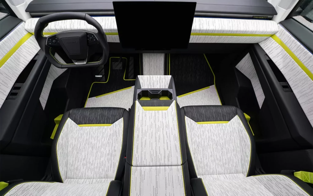 2025 Tesla Cybertruck. Mansory Elongation. Imagen interior.