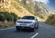 Primera prueba del nuevo Opel Grandland PHEV. Dos mundos