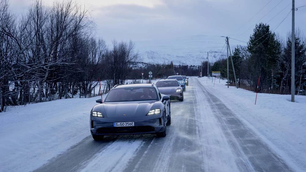 Porsche alcanza la estación de carga rápida más septentrional del mundo.