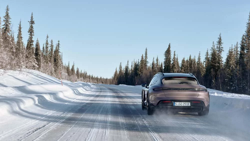 Porsche alcanza la estación de carga rápida más septentrional del mundo.