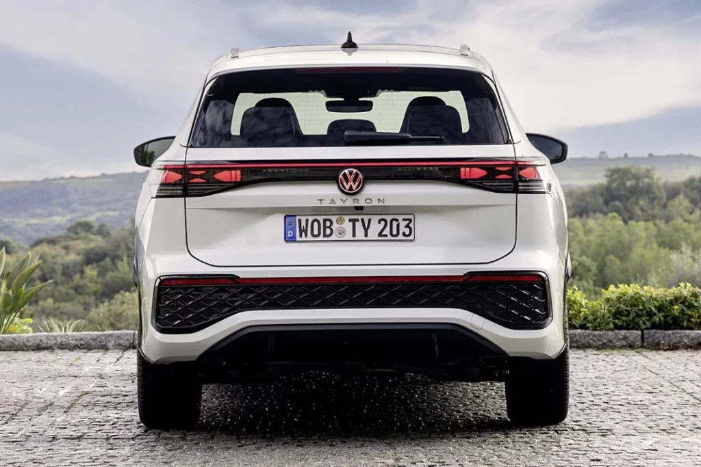 Volkswagen Tayron 2025 al volante 18 RECORTADA Motor16