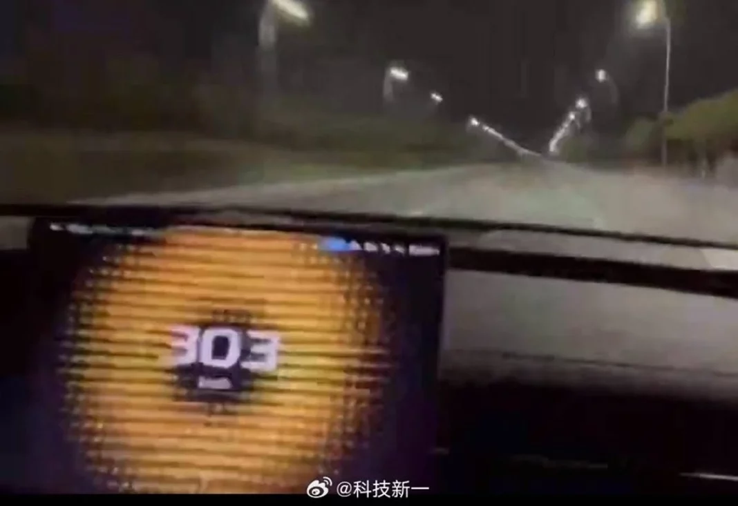 Conductor que supera los límites de velocidad en China