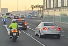 La ‘jugarreta’ que este conductor hace a dos motoristas de la Guardia Civil de Tráfico que no dan crédito